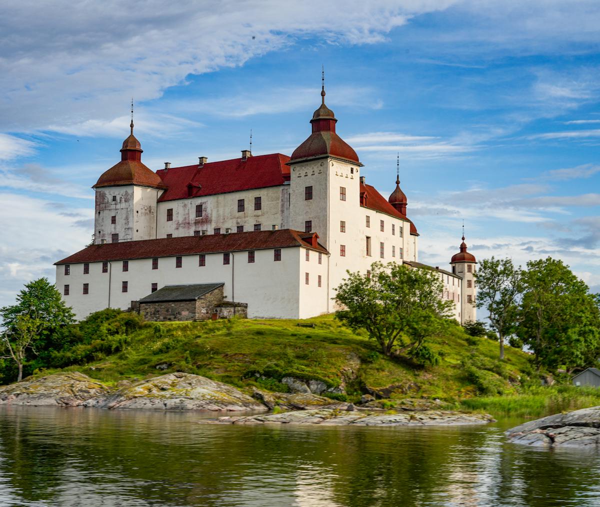 Läckö slott vid vattnet som symbol för destination, plats och besöksnäring